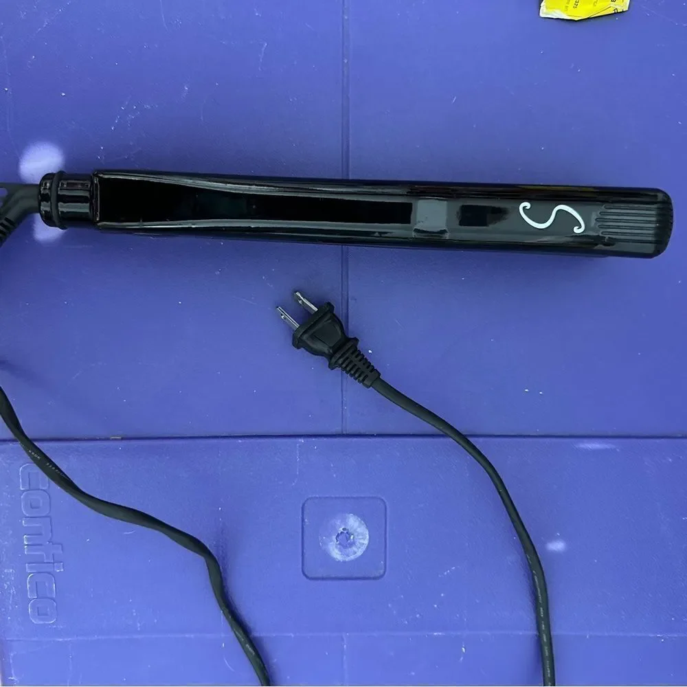 Sultra 1 inch black flat iron